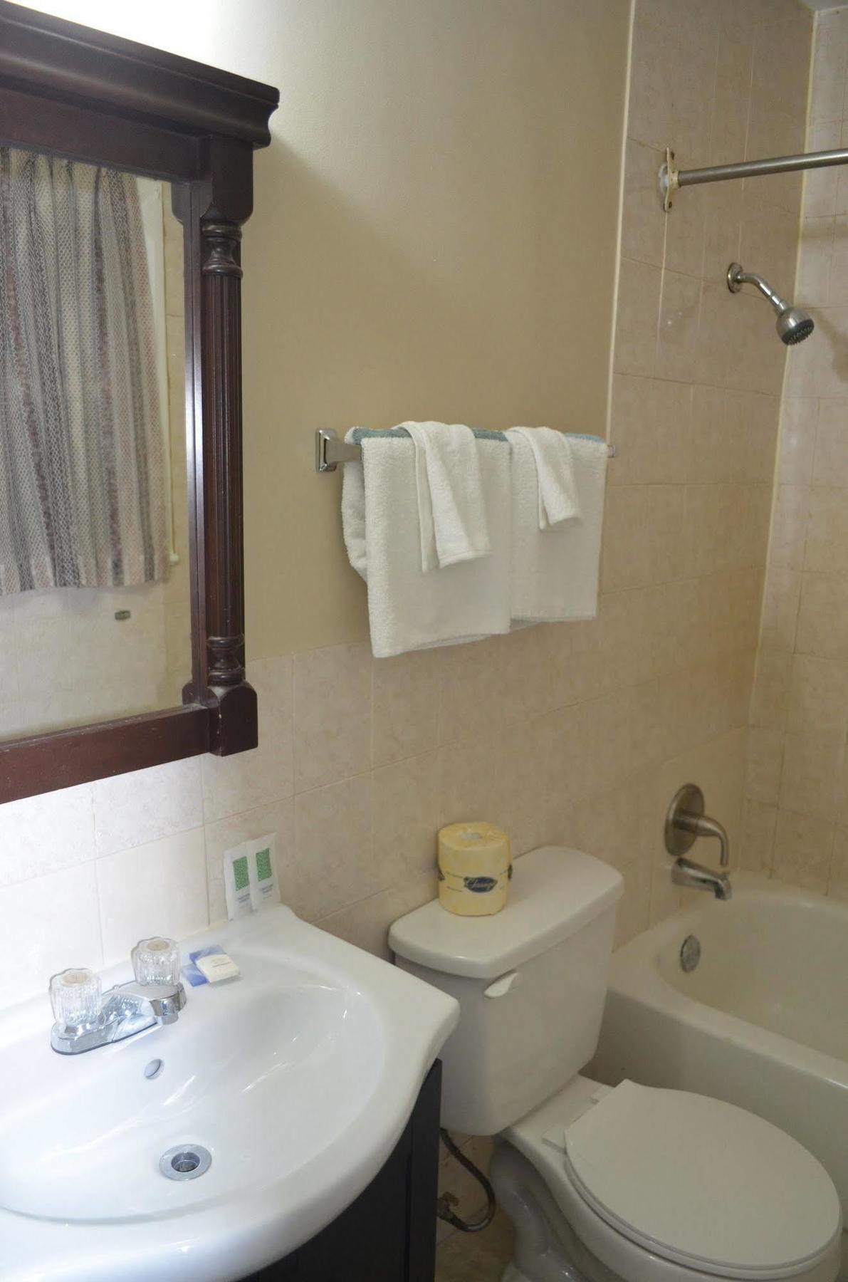 Mohawk Motel Брантфорд Екстер'єр фото